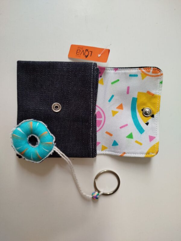 Cartera con llavero "Dulces". Hecho a mano, reciclaje de tela.