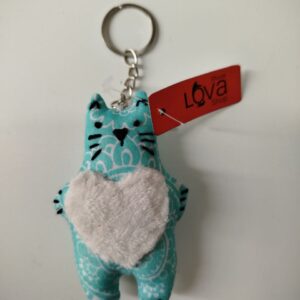 Llavero "Gatos con corazón". Hecho a mano, reciclaje de tela, diseño unico.
