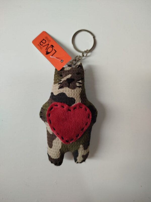 Llavero "Gatos con corazón". Hecho a mano, reciclaje de tela, diseño unico. - Imagen 7